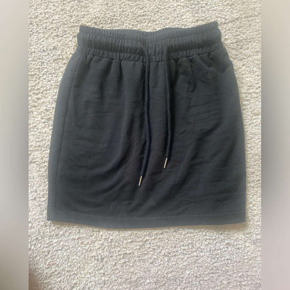 SHEIN XS black thin skirt